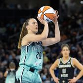 Sabrina Ionescu e un star în SUA  Sportiva   a cucerit America  și lumea cu baschetul, dar nu a uitat cât au suferit părinții ei români: „De aceea sunt cine sunt azi”