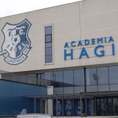 Ce infrastructură are Academia Hagi?  Lista tuturor facilităților din   cea mai performantă academie de fotbal din țară  - Academia Gheorghe Hagi