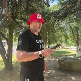 Bătută în parc de un fan U Cluj    VIDEO.   Scene șocante în mijlocul zilei:   lovită în figură de față cu fetița ei!   