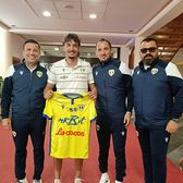 Jucător crescut de Benfica, la Petrolul  Ploieștenii l-au transferat pe   Miguel Constantinescu . Unde a mai jucat tânărul mijlocaș
