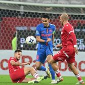 „Nu atingea de 20 de ori mingea!”    Dennis Politic , luat la rost de Basarab Panduru: „Las-o naibii! Cum nu alergi mult fără minge?!”