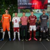 Rapid și-a prezentat echipamentul    VIDEO+FOTO.  Cum arată   noile tricouri  + Angelescu a anunțat o nouă despărțire: „75-80% va pleca!”