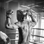 Boxer decedat în camera de hotel   A murit la câteva ore după un meci disputat în Statele Unite.   Soția e în stare de șoc:   „Doar despre asta am vorbit”