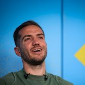 „Cât mai joci?”  Întrebare frontală pentru vedeta lui U Cluj: „Sunt disperat   să fiu antrenor.  Dar dacă voi fi nebun, mă las”