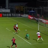 Sivis, autogol hilar    VIDEO CU FAZA.  Fundașul lui Dinamo și-a trimis mingea în   proprie poartă , după o fază ridicolă cu Csikszereda: reacția lui Kopic