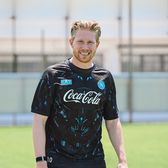 De Bruyne, pe urmele lui Maradona  Mijlocașul belgian a purtat legendarul   numărul 10  la primul antrenament pentru Napoli » Povestea din spatele tricoului