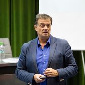 Cine îi dă ordine lui Vassaras?   Șeful CCA a deschis ședința cu arbitrii de ieri cu un   mesaj-șoc:  „Mi s-a sugerat…”