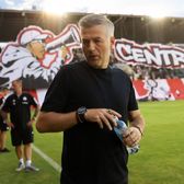 Scandal la meciul lui Iordănescu    VIDEO.  Unul dintre jucătorii românului a fost   lovit în cap cu o brichetă,  după Aktobe - Legia 0-1