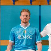 Napoli, eroare pe tricou    FOTO.  Cuvântul care apare pe noul echipament al campioanei din Serie A:   „Îl face mai uman și unic”  + Cât costă