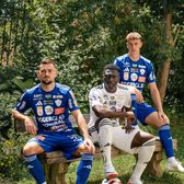 Gafă sau idee genială?    FOTO.  Și-au prezentat echipamentul cu   20 de sponsori!