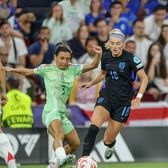 Ea contra tuturor  A depășit obstacolele carierei:   „Au vrut să-mi asasineze caracterul”.  A oferit Angliei Euro‘22 și a calificat-o iar în finala CE