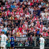 Incidente la Como    VIDEO:  Conflict între fanii lui   Ajax și Celtic  la turneul amical din Italia! Bătaie cu forțele de ordine și scandări anti-Israel