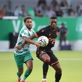 Homawoo, omul meciului  Fostul fundaș de la Dinamo s-a remarcat la   debutul  în tricoul lui Standard Liege