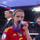 A luat medalia și a privit direct în camera TV    Gest rar întâlnit făcut de Aitana Bonmati,  Balonul de Aur la feminin, aplaudat de o lume întreagă