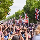 Imagini uluitoare    VIDEO+FOTO.   Campioanele europene s-au temut că nu va veni nimeni!   Numărul uriaș de fani  prezenți la paradă
