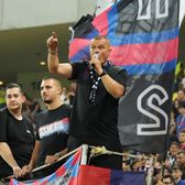 Certați de fani     VIDEO.   Jucătorii FCSB au mers în fața galeriei după   eliminarea  din Liga Campionilor + Shkendija, sărbătoare pe teren