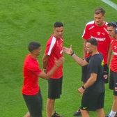 Musi și Politic, înjurați  Fanii lui Dinamo   au erupt  în momentul în care au văzut ce se întâmplă pe teren înainte de meciul cu FCSB