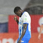 „Ne împingem unul pe celălalt”   Nsimba,   rival pentru Al-Hamlawi:  „Fotbalul e fizic în România, dar mă descurc”