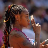 Acuzată de violență domestică  Medaliată cu argint la 100 de metri la Jocurile Olimpice,   arestată  pe aeroportul din Seattle