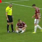 Noi probleme pentru Gâlcă     FOTO.  Căpitanul lui Rapid a fost   scos pe brațe  de pe teren, în meciul cu FC Botoșani