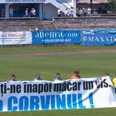 „Dați-ne înapoi măcar un vis”  Jucătorii Corvinului Hunedoara,   banner-manifest  pentru construcția noului stadion