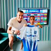 Rotaru și-a onorat promisiunea     FOTO.  Micul suporter al Craiovei care i-a cerut pixul   și-a primit cadoul