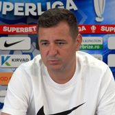 U Cluj e „mai bună” decât FCSB   Zicu vrea să-și dezobișnuiască jucătorii: „Pentru mine ăla are valoare!” + Ce îi cere lui   Jovan Markovic