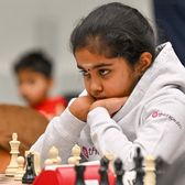 A scris istorie  Cine este   cea mai tânără jucătoare de șah  care a învins un mare maestru