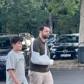  „M-am accidentat!”    FOTO.  Victor Angelescu,   apariție surprinzătoare  înainte de Rapid - FCSB: „Asta s-a întâmplat, ca la fotbal”