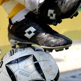 Crampoanele nu se aleg la ghici!    Ghetele recomandate de specialiști  pentru jucătorii lui Dan Petrescu » Meciul cu Hacken se joacă pe teren sintetic