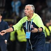 Dan Petrescu și-a dat demisia!  N-a mai rezistat după umilința cu Hacken! Anunț cu   lacrimi în ochi:      „Mi-e rușine!”