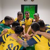 A marcat, apoi a sprintat spre grătar 😁    VIDEO.  O echipă românească numită   Geto-Dacii  a făcut spectacol într-un meci de amatori din Germania