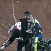 S-au luat la pumni!    VIDEO.    Bătaie  între doi piloți care participă la campionatul de Speedway din Anglia » De la ce a pornit totul
