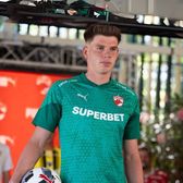 Lista lui Dinamo  Clubul a publicat   numele a 16 jucători:  „După o lungă perioadă de dificultăți financiare, facem pași concreți”