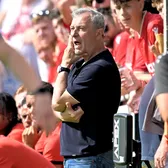 Atacat din cauza lui Rednic  Directorul sportiv al lui Standard, contestat violent de fani după demiterea românului:   „Club de clovni!  O mizerie”