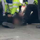 Panică după Chelsea - Fulham  Au crezut că e un atac armat și au arestat un tânăr de 16 ani » De ce   avea un pistol  asupra sa