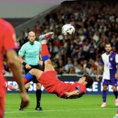 Joao Neves, show de nota 10!  Mijlocașul a înscris un „hat-trick” pentru PSG, iar   două dintre goluri au fost din „foarfecă”.  Prestația i-a adus o distincție rară