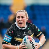 Întrebare șocantă în rugby   O jucătoare l-a chestionat pe arbitru: „Cu care dintre ele...?”. A fost   eliminată  imediat! Reacția „centralului”