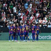 „Sunteți niște câini!”  Scandal uriaș la finalul meciului Rayo - Barcelona. Fanii echipei lui Rațiu s-au certat cu catalanii »   Au aruncat cu obiecte  în Yamal!