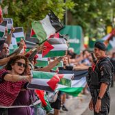 Protestatarii au oprit La Vuelta!   Mii de susținători pro-Palestina   i-au obligat pe organizatori să anuleze finalul etapei de la Bilbao