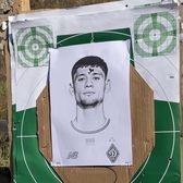  Trag în Blănuță!    Amenințat cu moartea:  ultrașii lui Dinamo Kiev i-au pus portretul ca țintă în poligon » Atenție, imagini care vă pot afecta