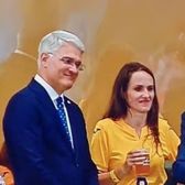 Controversă la România - Canada  După ce fotografia cu   Oana Țoiu  în tribune a iscat discuții aprinse,   GOLAZO.ro  explică de ce ministrul de Externe nu a încălcat legea