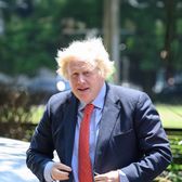 „Cât i-ați da lui Hitler?”  Dialog aiuritor între fostul premier britanic și un patron faimos din fotbal:   „Rusia să păstreze o parte din Ucraina”