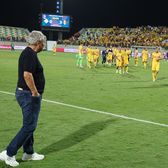 Cu ochii pe ciprioți    Ce sfaturi  le-a dat Mircea Lucescu „tricolorilor” înaintea meciului de la Larnaca: „Le-am atras atenția”