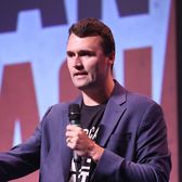 Fake news despre asasinul lui Charlie Kirk  Personaj inventat, îmbrăcat cu un tricou al lui AS Roma și cu o armă în mână.   Traseul suprarealist al unei farse