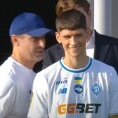 „Blănuță e unul de-ai noștri!”  Antrenorul lui Dinamo Kiev, mesaj clar pentru ultrașii ucraineni »   Gestul impresionant  făcut înainte de debutul românului