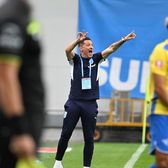 Angelescu îl laudă pe Rădoi   Președintele Rapidului apreciază   reacțiile agresive ale antrenorului de la Craiova:  „I-aș fi zis să mai dea de vreo două ori cu pumnul”