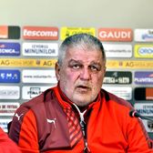 În stare gravă   Fostul fotbalist și antrenor   Florin Marin  are probleme mari de sănătate. Medicii sunt rezervați
