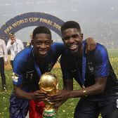 „Trebuia să-l sun să văd dacă e treaz”  Fotbalistul   problematic  s-a transformat în câștigător al Balonului de Aur: „Cred că nu realiza unde se află”