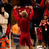 Ekitike, eliminare stupidă    Reacții virale  după ce atacantul lui Liverpool a luat roșu: „Dacă înscrii în finala Ligii Campionilor, la vinclu, pot înțelege”